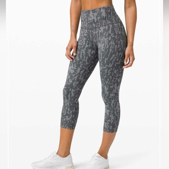 Lululemon Wunder Under Train High Rise Crop 21" Size 4 - Picture 1 of 7